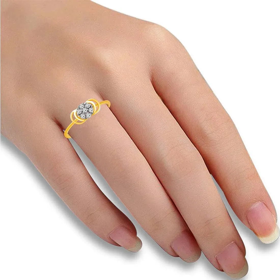 14K Gold Ring Featuring A Circular Diamond Cluster Set In The Centre Of A Curved, U-shaped Band