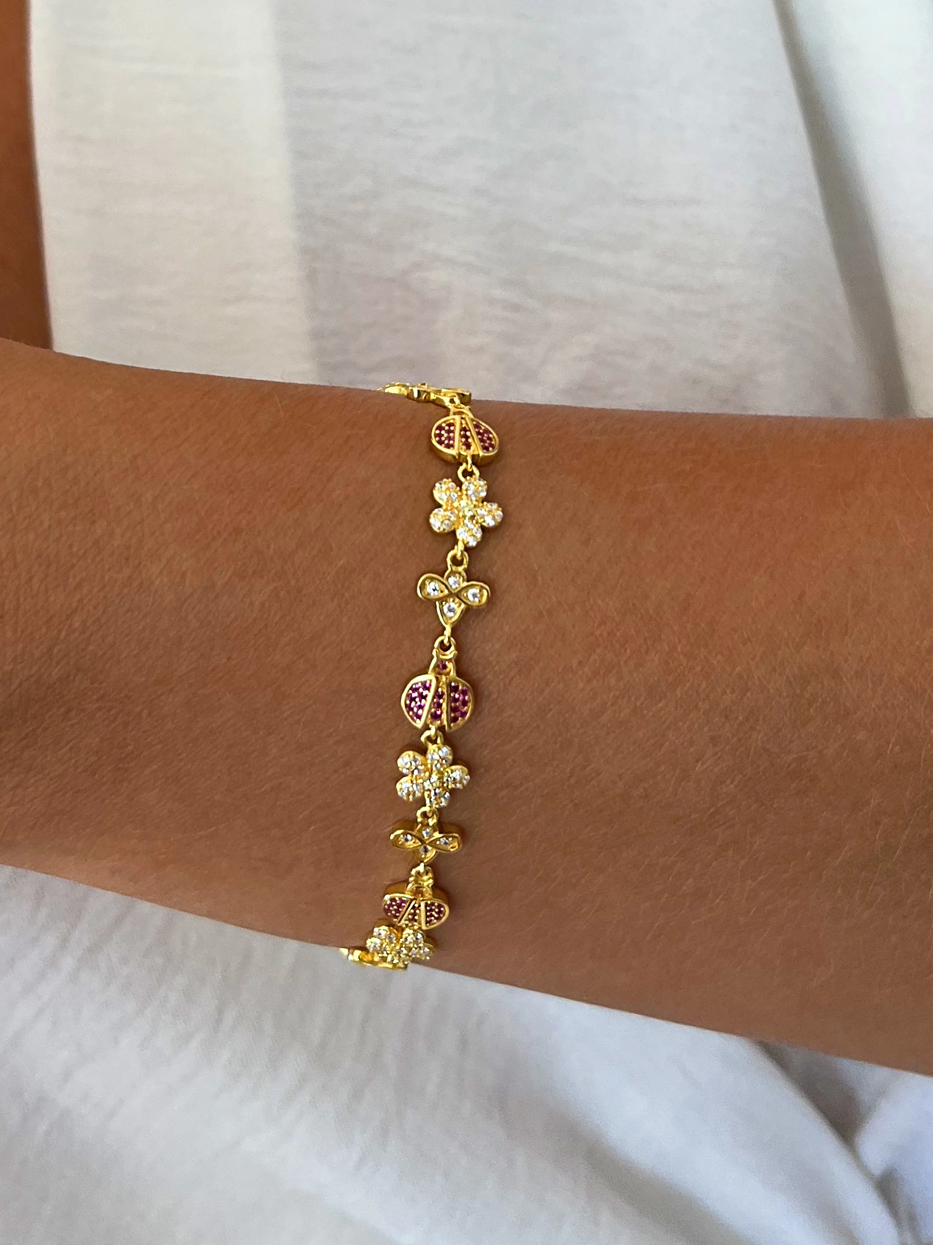 18k yellow gold bracelet assembled with zirconium oxide