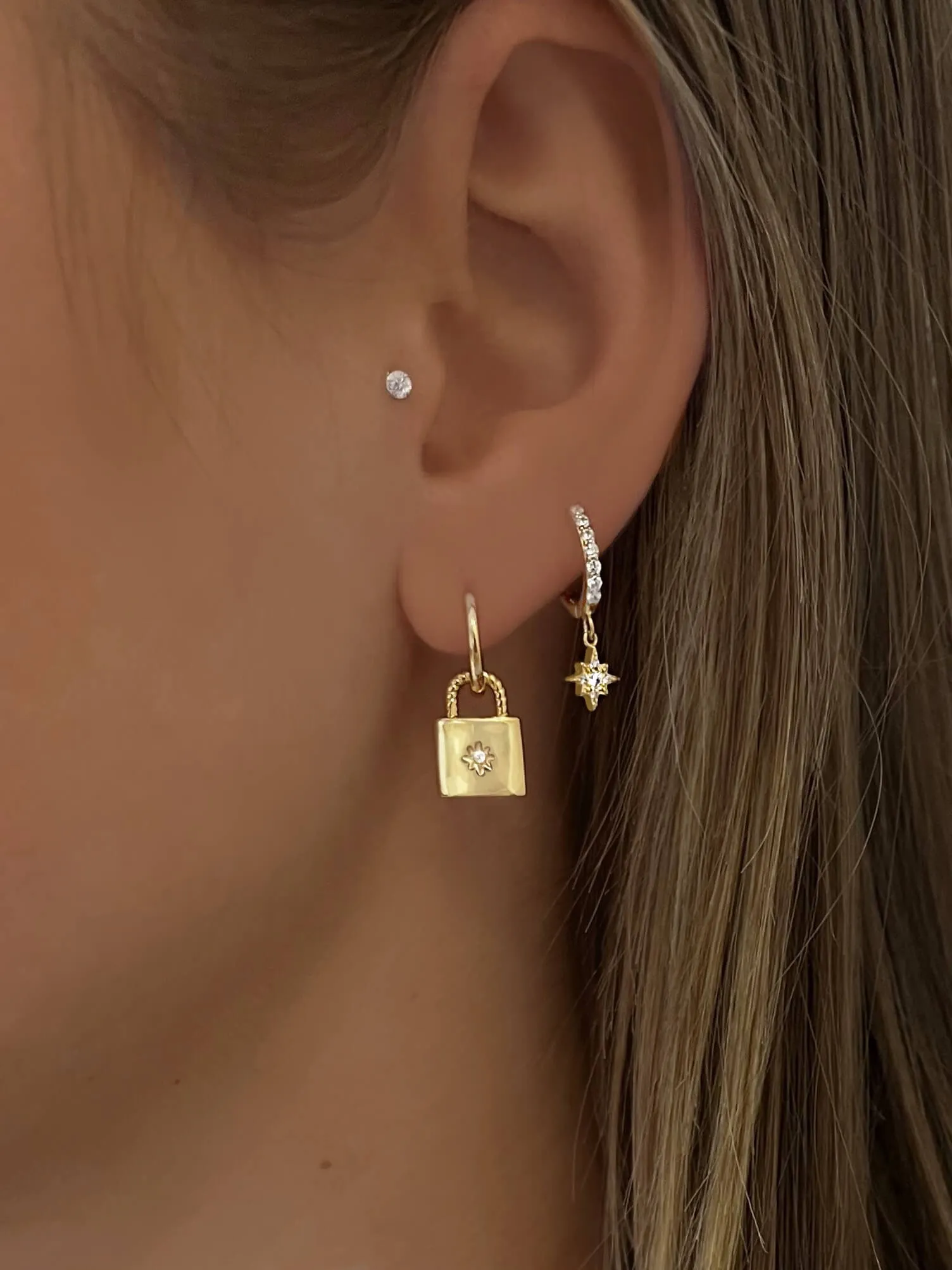 18k yellow gold earrings assembled with zirconium oxide