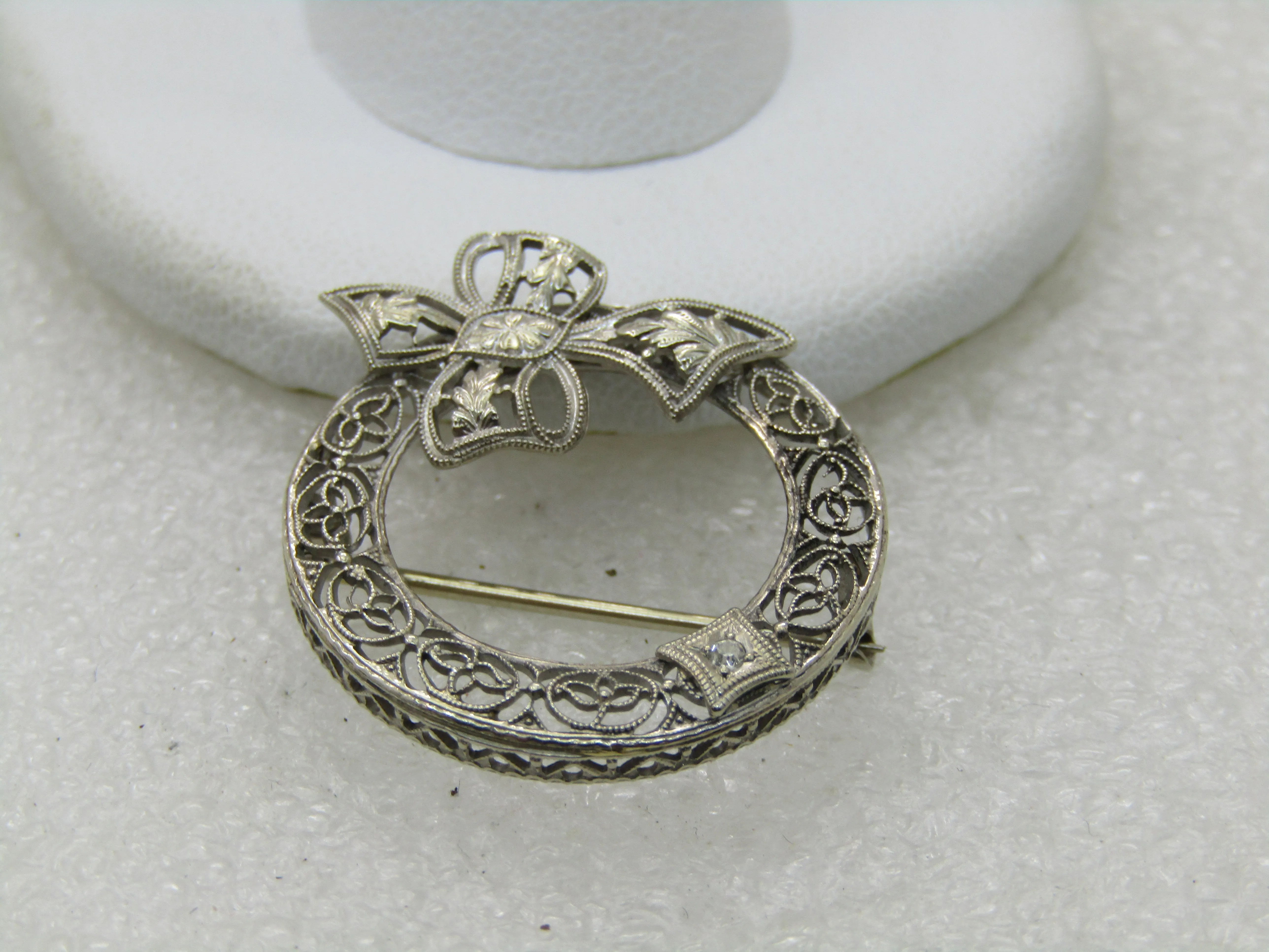 Early 1900's 14kt Filigree Diamond Brooch, Circle with Bow, 1"