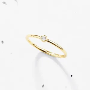 Feather Light Ring | Round Bezel