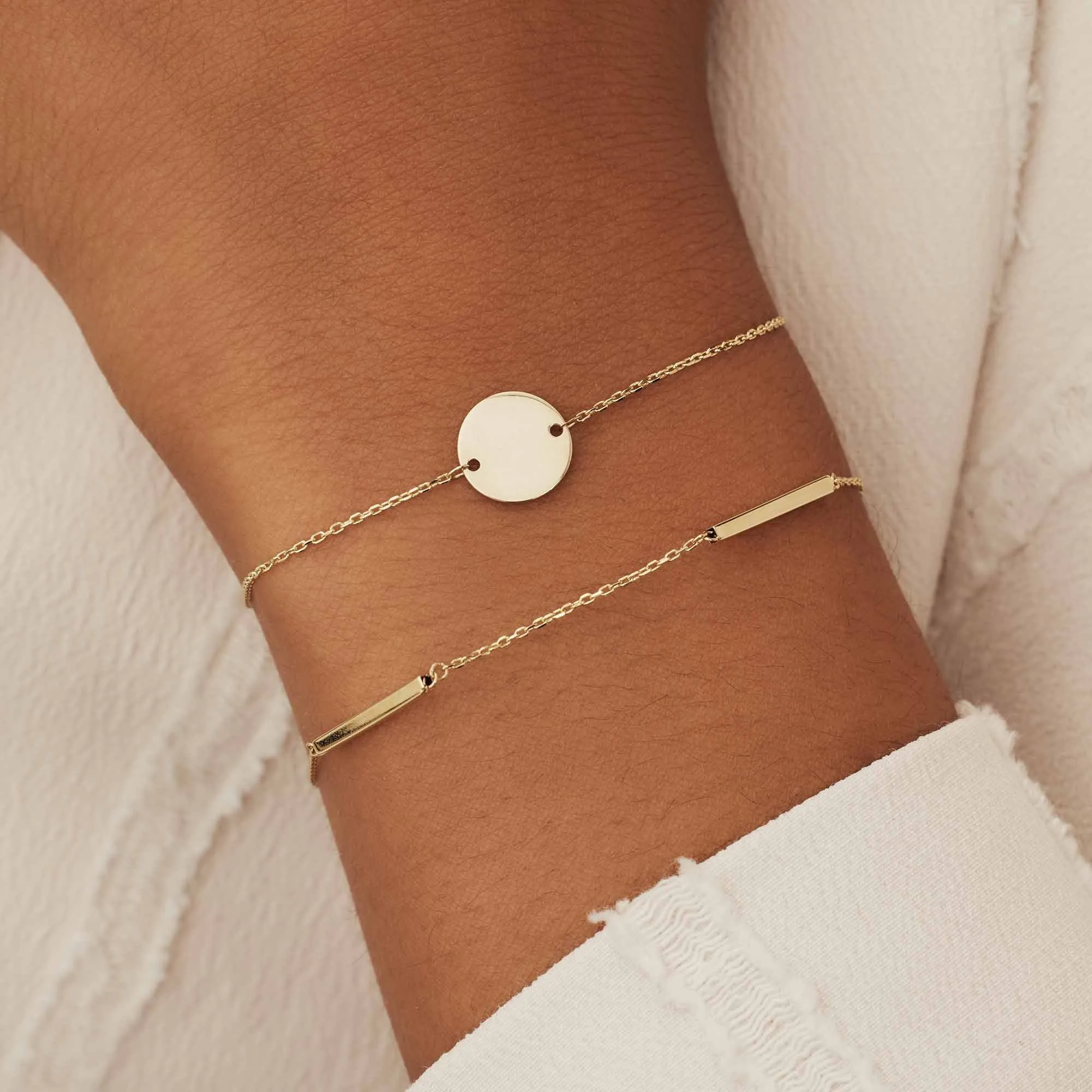 Le Marais Jeanne 14 karat gold bracelet with coin