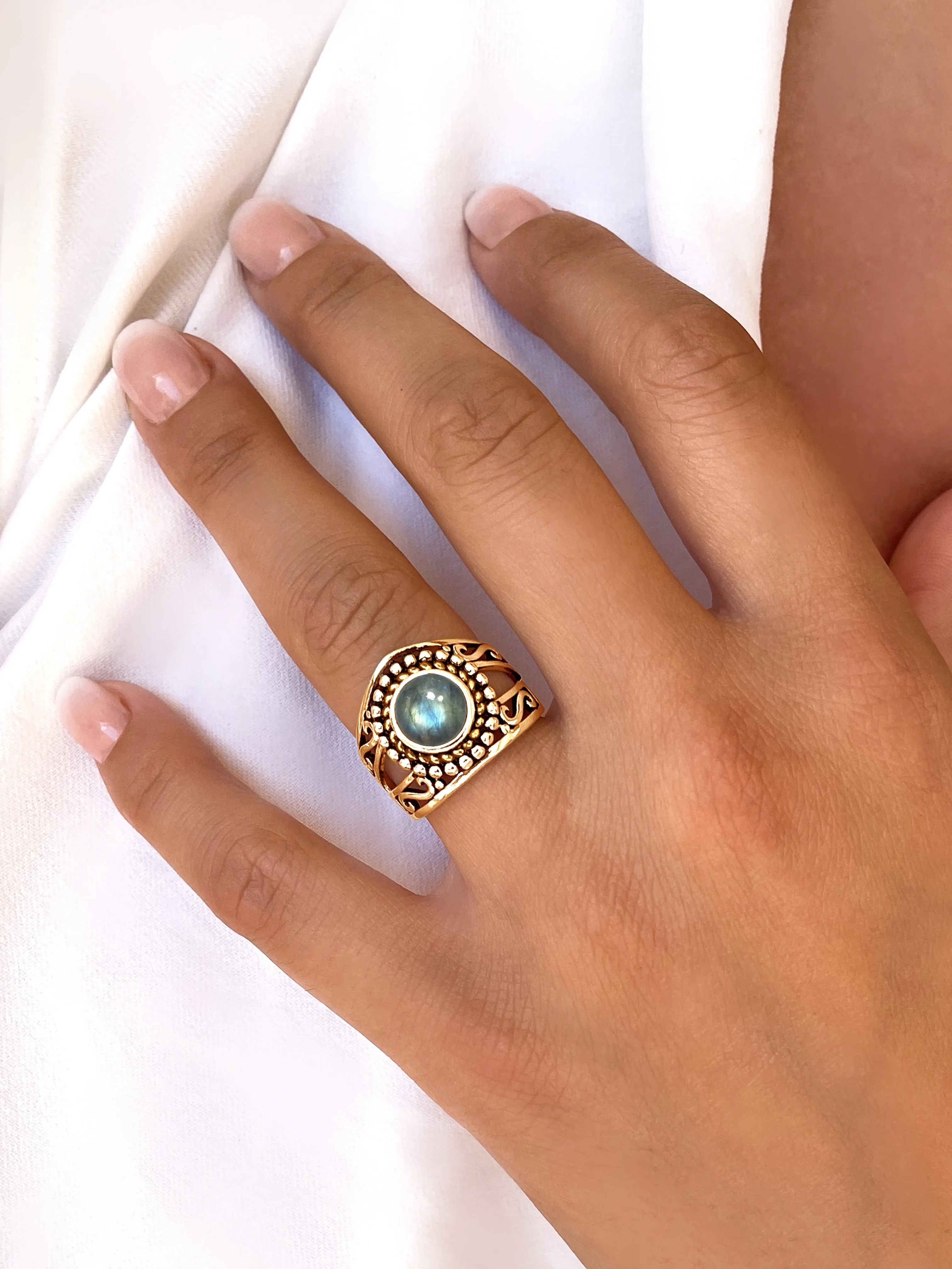 Ring in 925 silver gilded with 18k yellow gold assembled with Labradorite